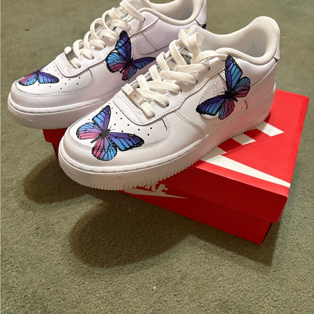 Nike White Mesh Sneakers - Picture 3 of 8